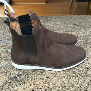 Men’s “Swims” chelsea boot, size 10, brown